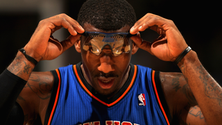 Amar'e Stoudemire Gave The Ref His Glasses So He Could See Better